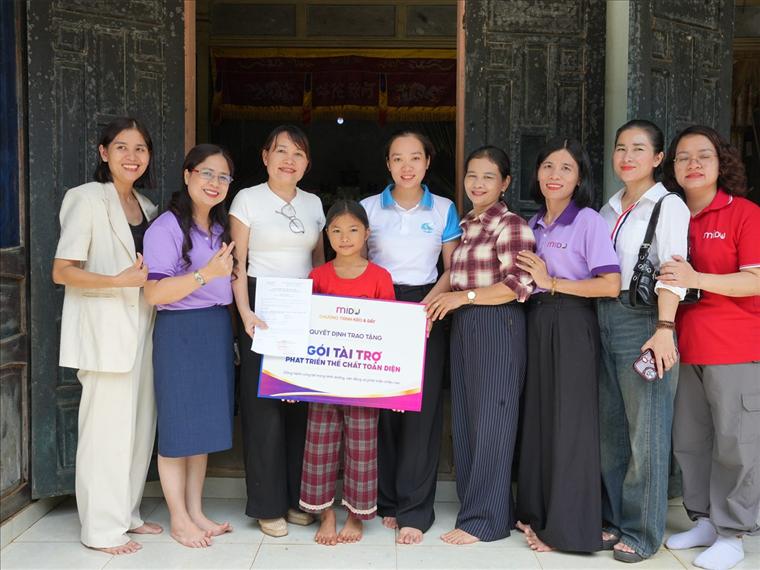 Trao gói tài trợ Phát triển thể chất toàn diện