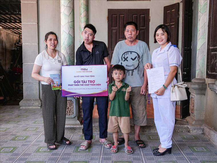Trao gói tài trợ Phát triển thể chất toàn diện
