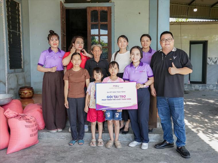 Trao gói tài trợ Phát triển thể chất toàn diện